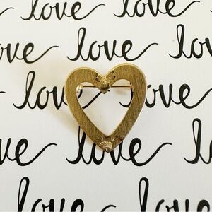 💌 Vintage Etched Heart Pin